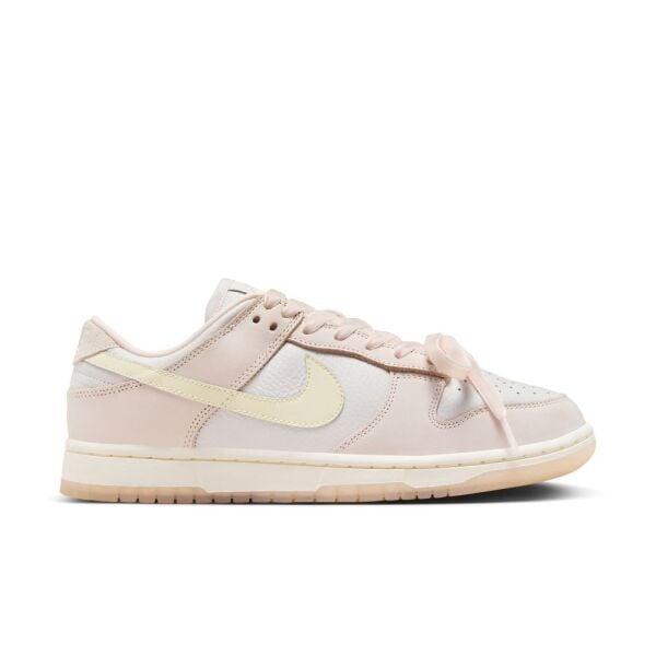 W NIKE DUNK LOW PRM Krem - 40.5