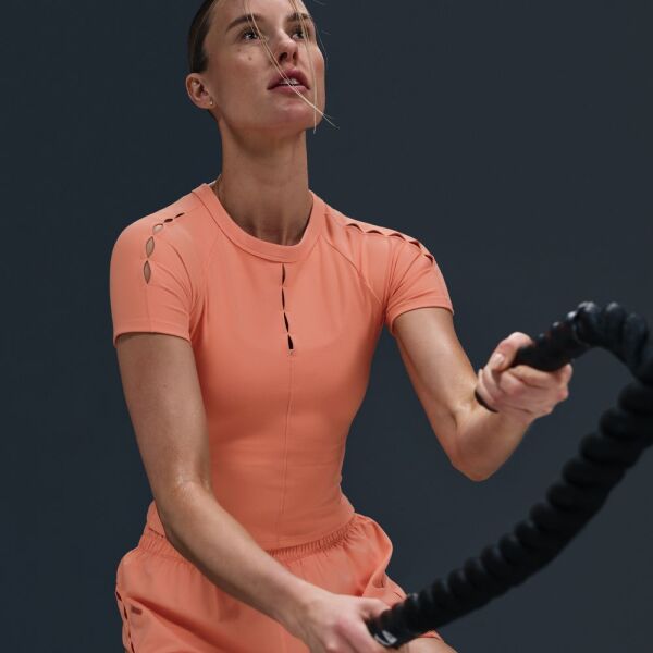 W NK ONE FITTED DF SS TOP CPSL