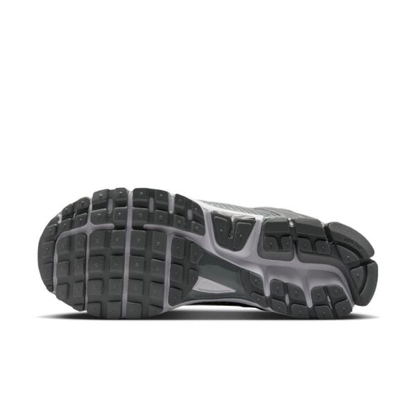 NIKE ZOOM VOMERO 5