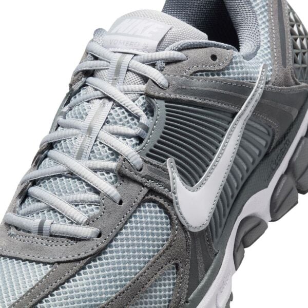NIKE ZOOM VOMERO 5