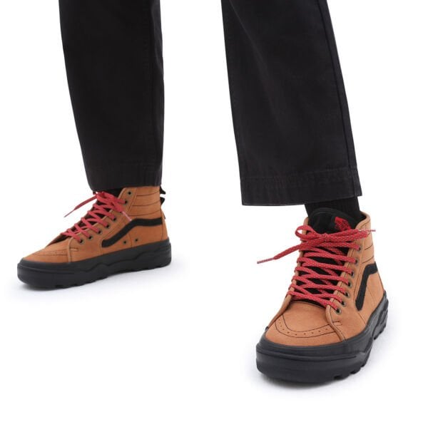 UA Sentry SK8-Hi WC
