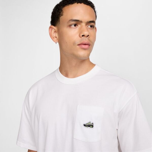 U NSW TEE M90 SNKR PATCH PKT