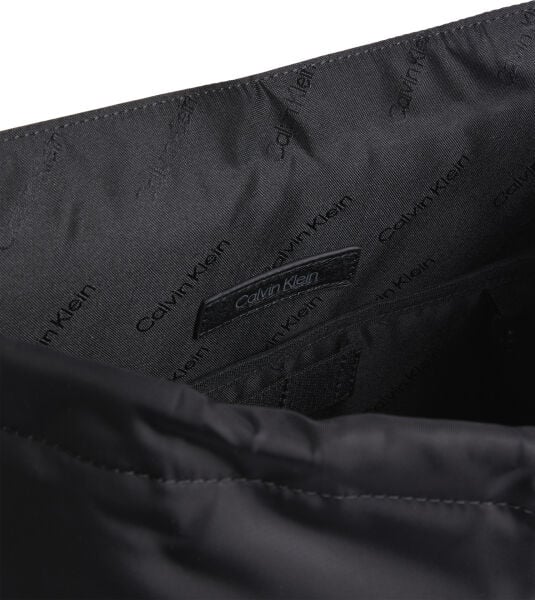 ICONIC PLAQUE FLAP BP