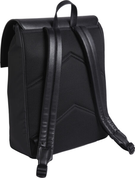 ICONIC PLAQUE FLAP BP