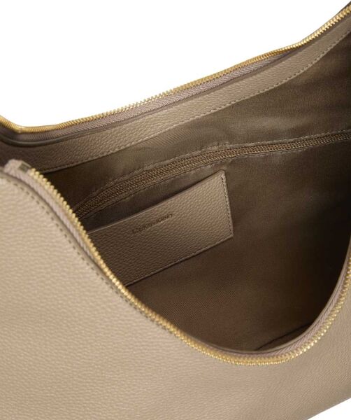 EMBLEM HW PEBBLE TOP ZIP HOBO