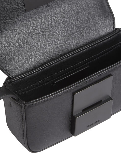 ICONIC PLAQUE CAMERA BAG S