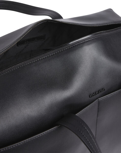 CLEAN ESSENTIAL WEEKENDER