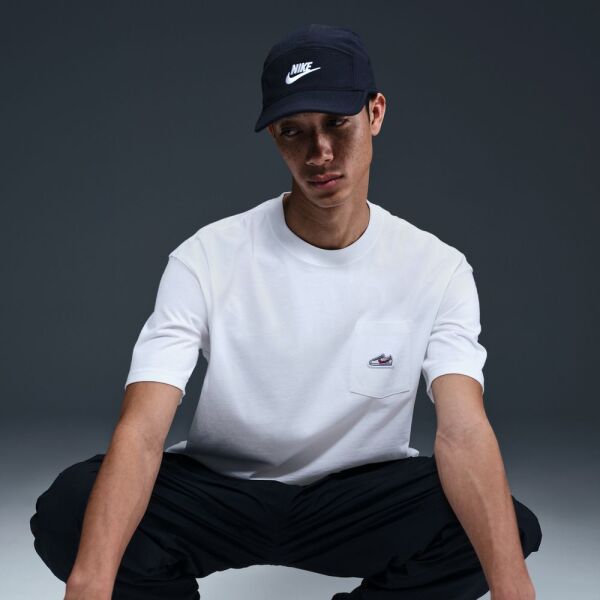 U NSW TEE M90 SNKR PTCH PKT 2