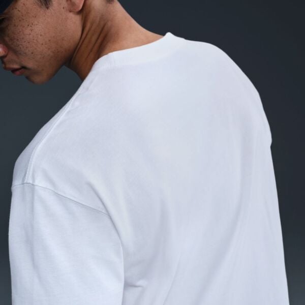 U NSW TEE M90 SNKR PTCH PKT 2