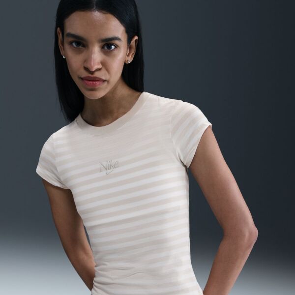 W NSW BABY TEE GFX SPD