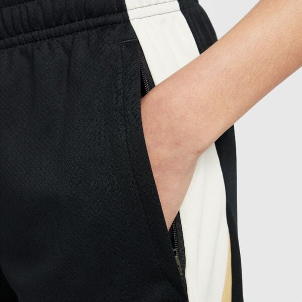 K NK DF STRK24 SHORT K