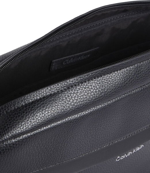 CK MUST MESSENGER