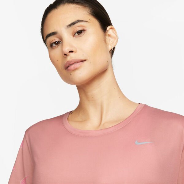W NK DF SWOOSH AOP SS CROP