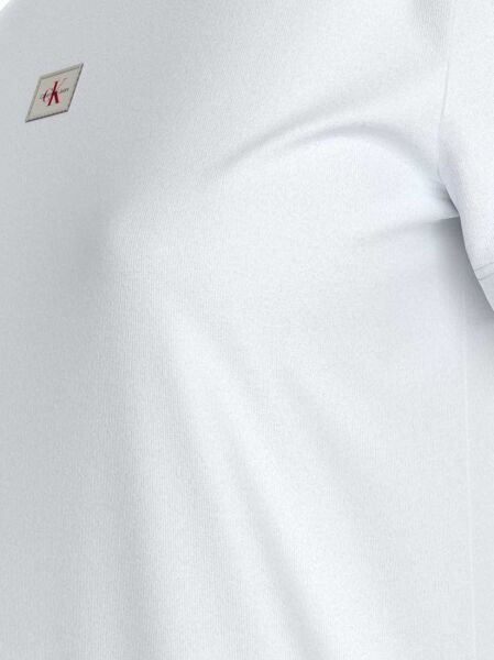 SS WOVEN LABEL CLASSIC FIT TEE