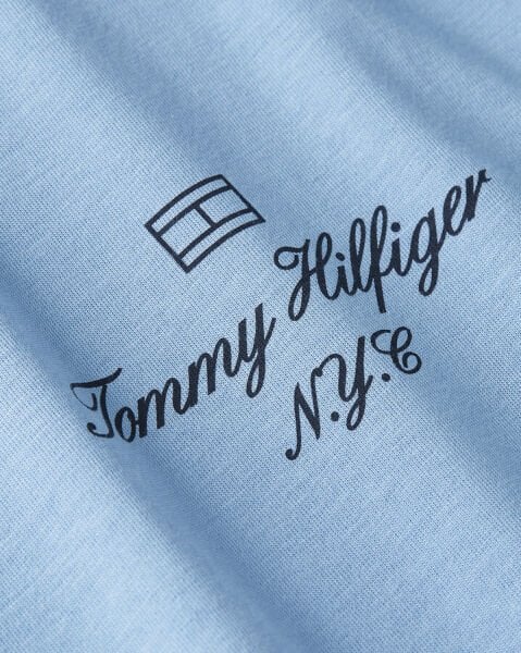 OUTLINE FLAG SCRIPT TEE