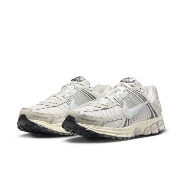 NIKE ZOOM VOMERO 5