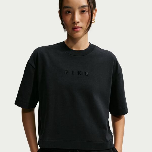 W NSW NK LUXE BXY TEE FA26