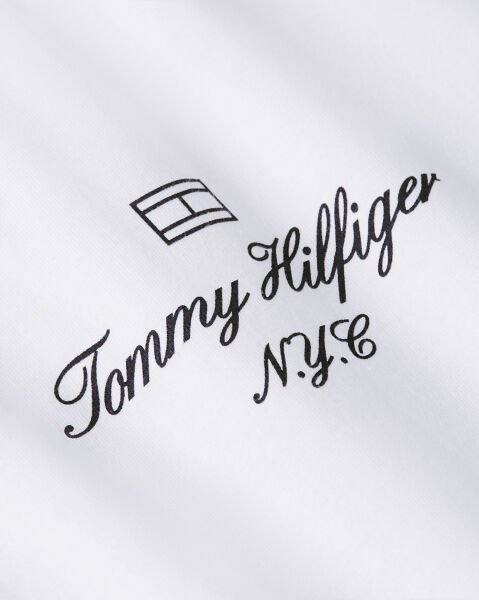 OUTLINE FLAG SCRIPT TEE