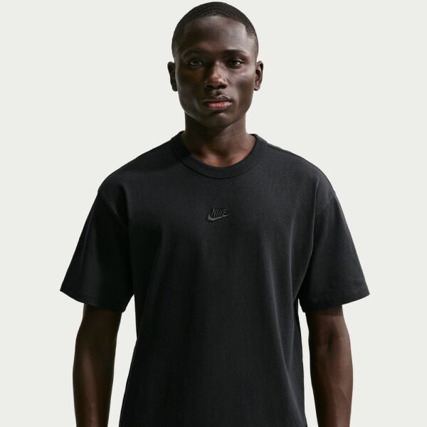 M NSW TEE LSE PREM ESS SUST