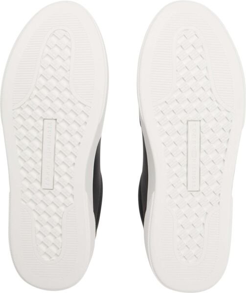 ESSENTIAL CHIC COURT SNEAKER