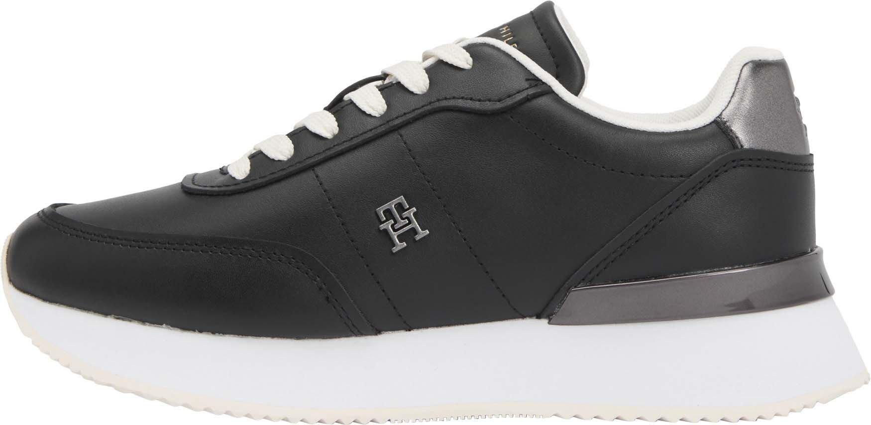 CHIC FASHION RUNNER