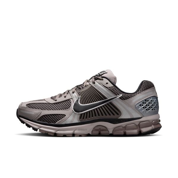 NIKE ZOOM VOMERO 5