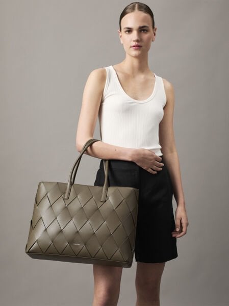 CK WOVEN MEDIUM SHOPPER