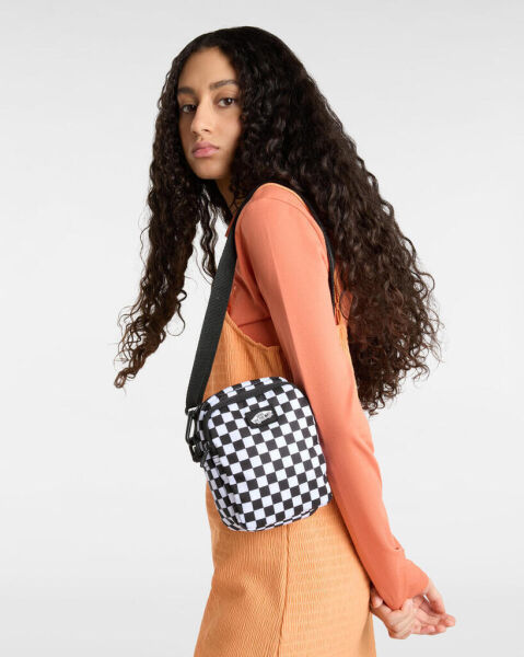 GO GETTER SHOULDER BAG