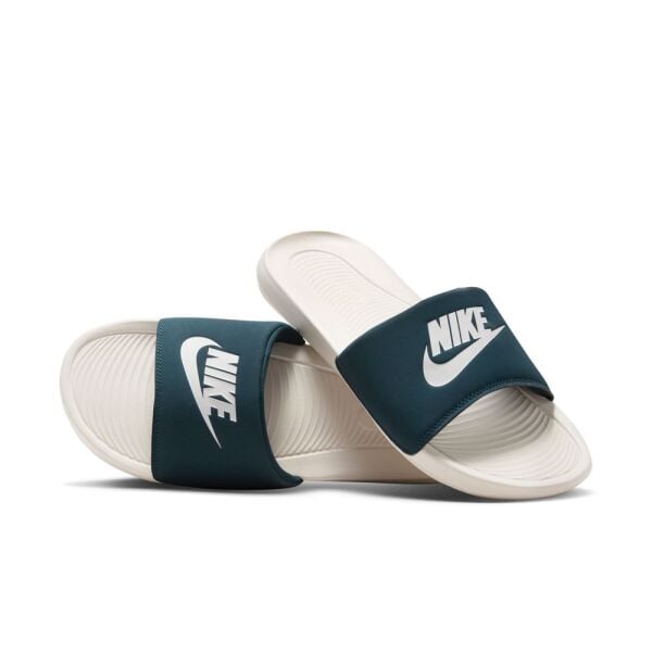 NIKE VICTORI ONE SLIDE