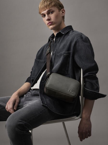 YOUNG INTERESTING CAMERA BAG