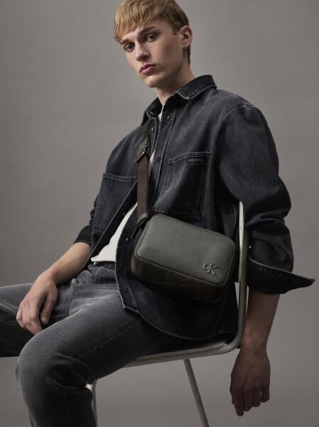 YOUNG INTERESTING CAMERA BAG