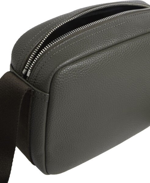 YOUNG INTERESTING CAMERA BAG