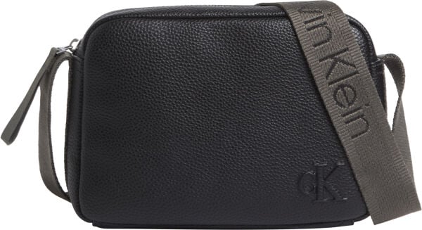 YOUNG INTERESTING CAMERA BAG