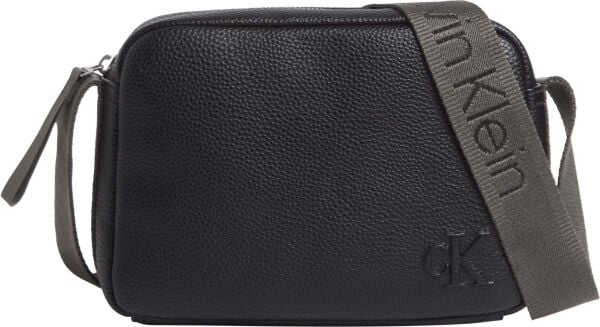 YOUNG INTERESTING CAMERA BAG