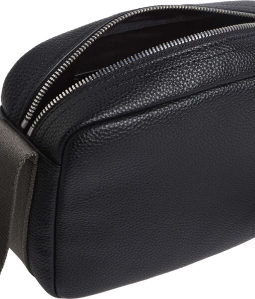 YOUNG INTERESTING CAMERA BAG