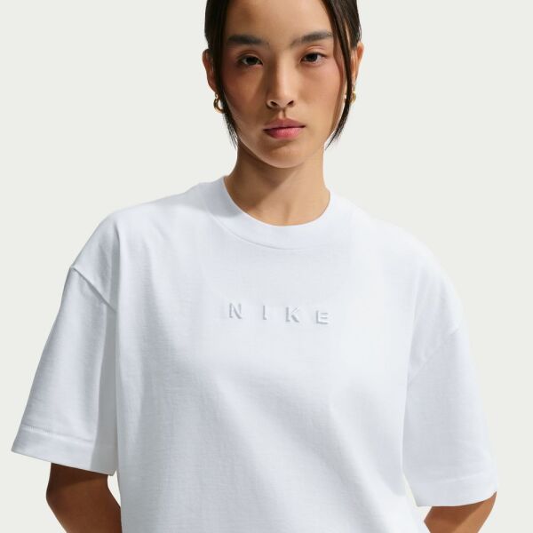 W NSW NK LUXE BXY TEE FA26