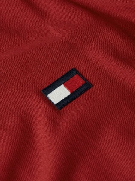 TOMMY FLAG ELEVATED TEE