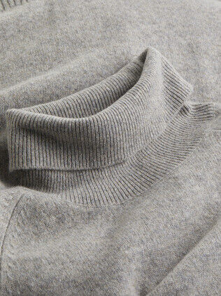 LUXURY WOOL TURTLE NECK