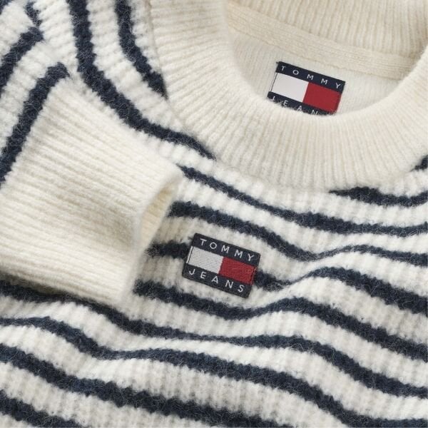 TJW CROP BADGE SWEATER