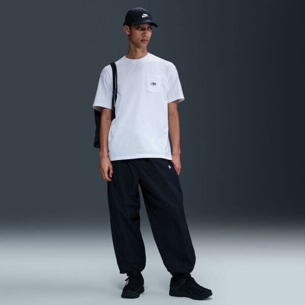 U NSW TEE M90 SNKR PTCH PKT 2