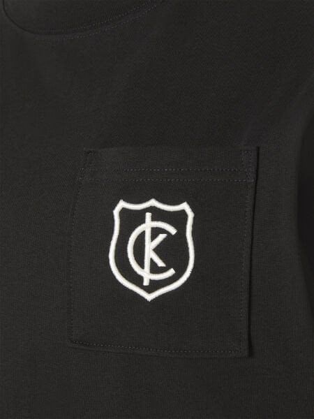 SS BOXY CK CREST CROP POCKET T