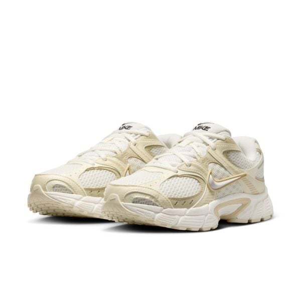 W NIKE V5 RNR SE