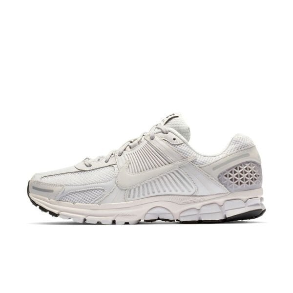 NIKE ZOOM VOMERO 5