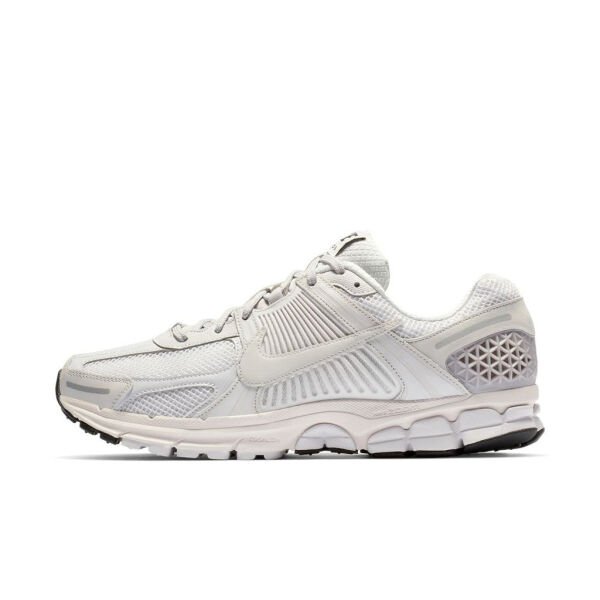 NIKE ZOOM VOMERO 5