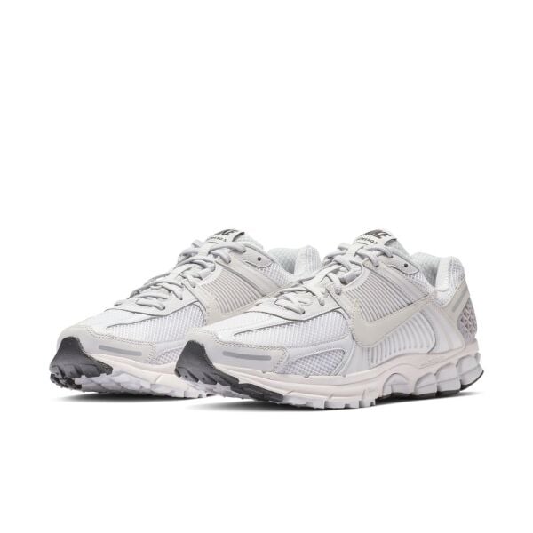 NIKE ZOOM VOMERO 5