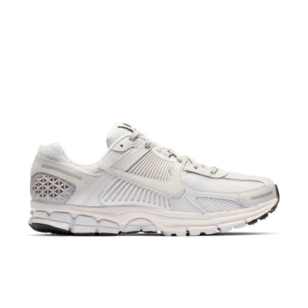 NIKE ZOOM VOMERO 5