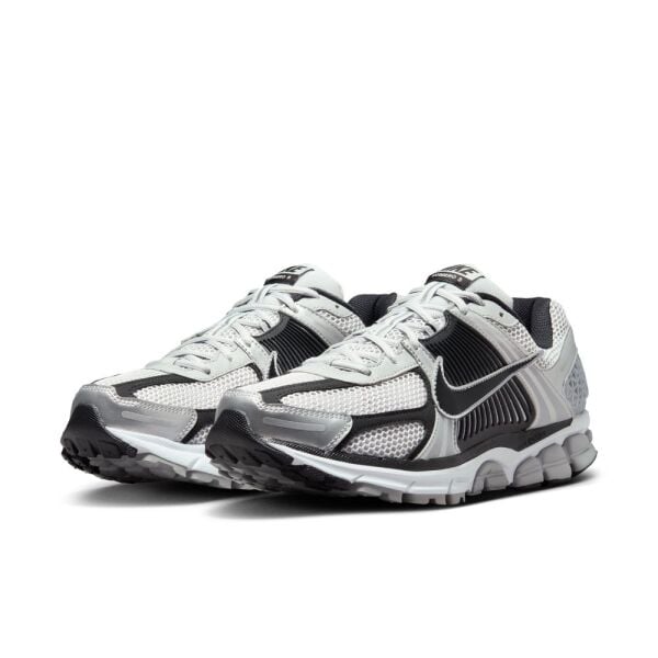 NIKE ZOOM VOMERO 5